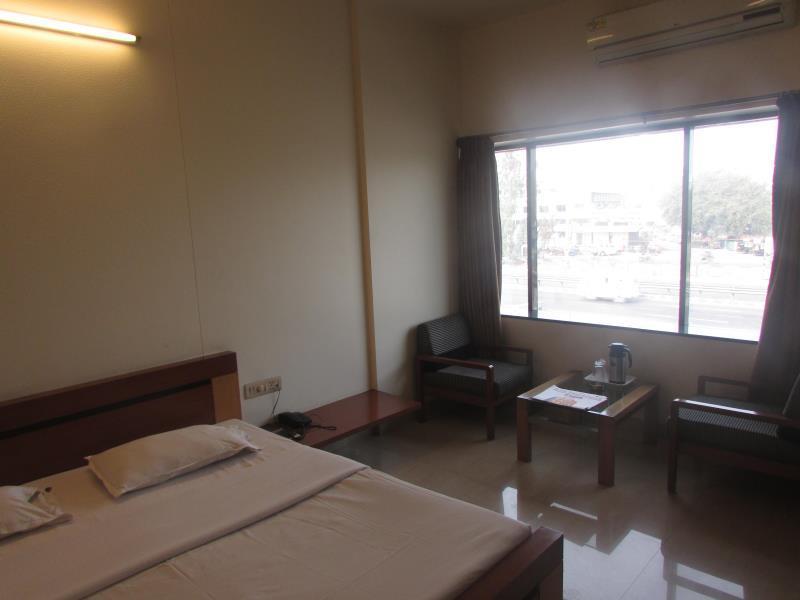 Hotel Surya Renaissance Nashik Exterior foto